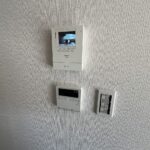 TVモニターホン付きで、来訪者の顔を確認してから応対できる安心のセキュリティ。 TVモニターホン付きで、来訪者の顔を確認してから応対できる安心のセキュリティ。