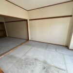 和室を全室洋室にリフォーム中(内装)