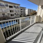 南向きのバルコニーは日当たり良好で、洗濯物もよく乾きます。