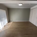 バルコニーに面した明るいお部屋。(内装)