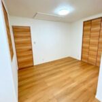 2階洋室約8帖(内装)